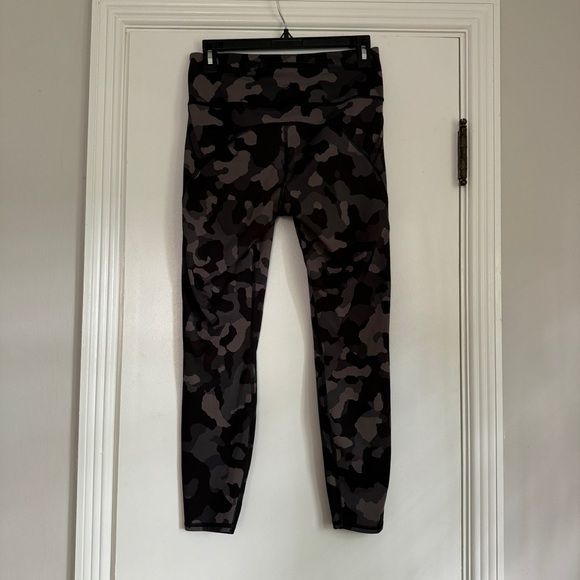Athleta Women's Lightning Camo 7/8 Tight Running Size Small - Picture 4 of 6